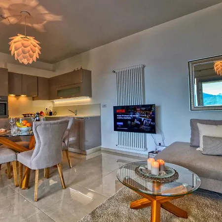 Felice Sul 2-bedroom Lakeview *