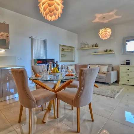 Felice Sul 2-bedroom Lakeview Менаджо