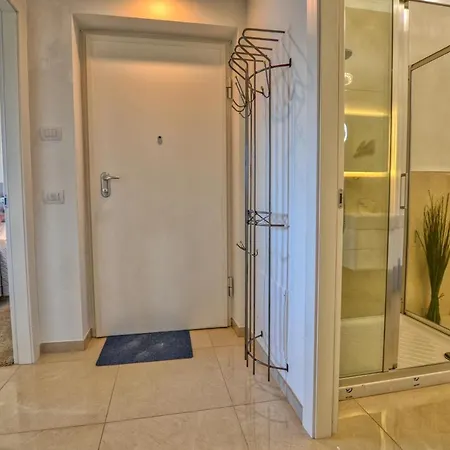 Felice Sul 2-bedroom Lakeview Apartment Menaggio