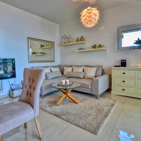 דירה Felice Sul 2-bedroom Lakeview מנאג'יו