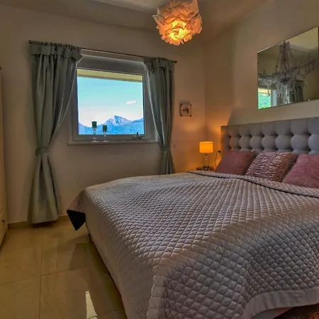 Lakeside Retreat 아파트