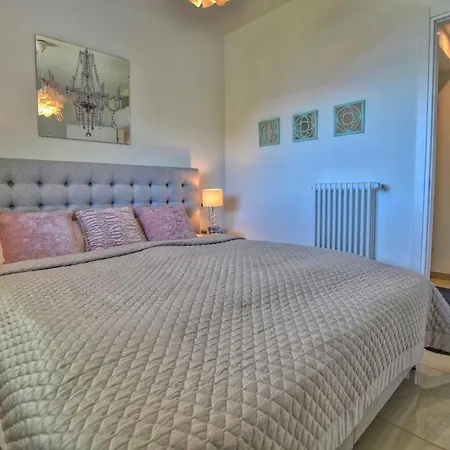 Felice Sul 2-bedroom Lakeview Apartment *