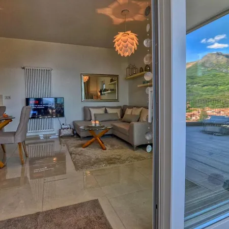 Felice Sul 2-bedroom Lakeview Apartment