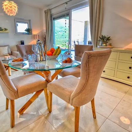 Felice Sul 2-bedroom Lakeview *