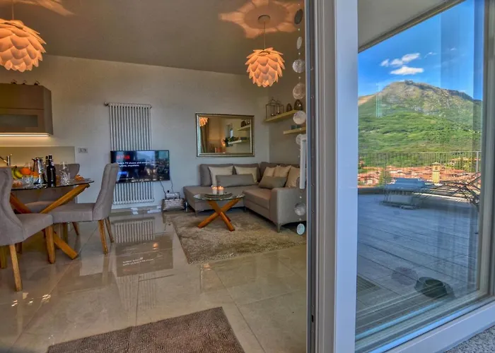 Lakeside Retreat Apartment
